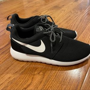 Nike sneakers size 9.5